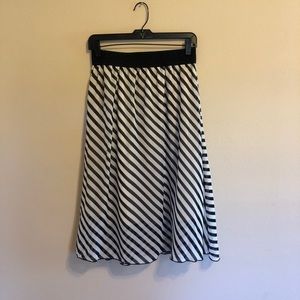 LulaRoe Lola skirt